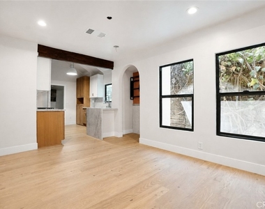 3432 Larissa - Photo Thumbnail 5