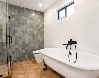 3432 Larissa - Photo Thumbnail 22