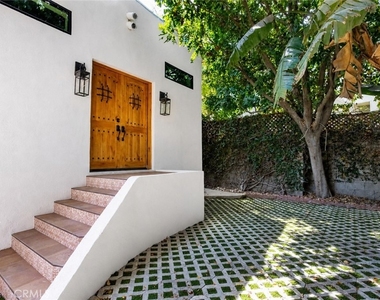 3432 Larissa - Photo Thumbnail 27