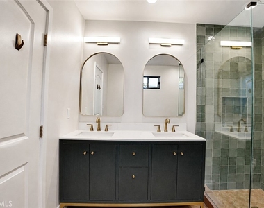 3432 Larissa - Photo Thumbnail 24