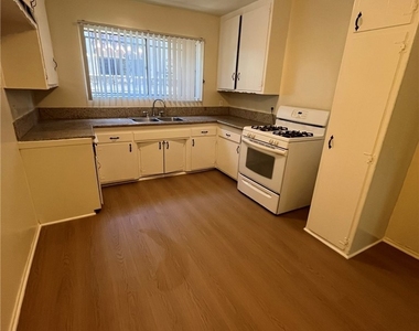 14632 Erwin Street - Photo Thumbnail 2
