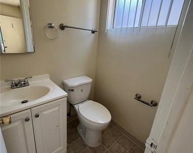14632 Erwin Street - Photo Thumbnail 4