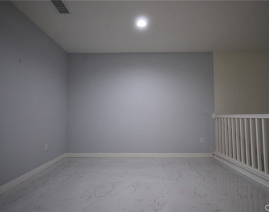 25725 Wagner Way - Photo Thumbnail 7