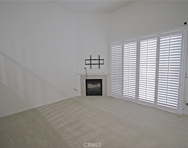 25725 Wagner Way - Photo Thumbnail 4