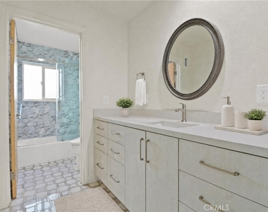 4217 Mesa - Photo Thumbnail 24
