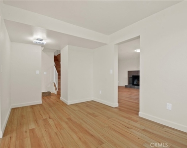 4217 Mesa - Photo Thumbnail 8