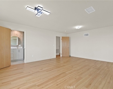 4217 Mesa - Photo Thumbnail 13