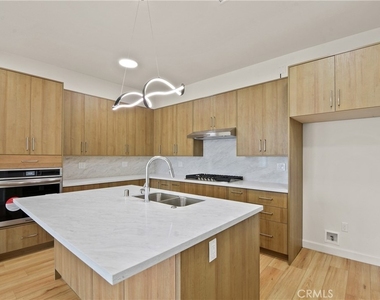 4217 Mesa - Photo Thumbnail 6