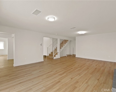 4217 Mesa - Photo Thumbnail 10