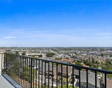 4217 Mesa - Photo Thumbnail 12