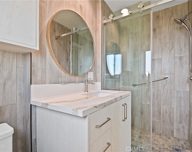 4217 Mesa - Photo Thumbnail 14