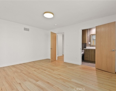 4217 Mesa - Photo Thumbnail 17