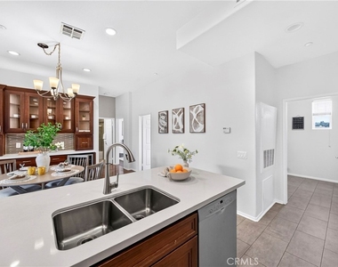 2256 Clark - Photo Thumbnail 20