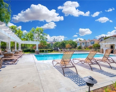 2256 Clark - Photo Thumbnail 47