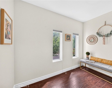 2256 Clark - Photo Thumbnail 7