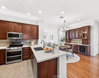 2256 Clark - Photo Thumbnail 21