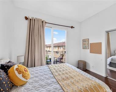 2256 Clark - Photo Thumbnail 27