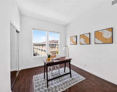 2256 Clark - Photo Thumbnail 23