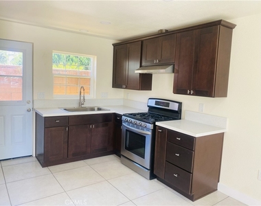 2558 W Lullaby Lane - Photo Thumbnail 2