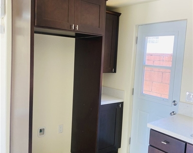 2558 W Lullaby Lane - Photo Thumbnail 4