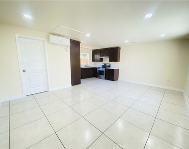 2558 W Lullaby Lane - Photo Thumbnail 8