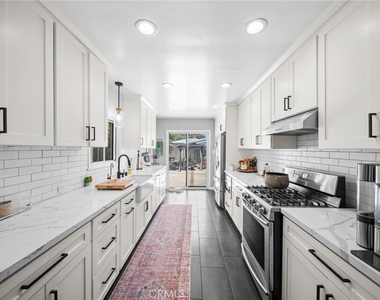 7323 W 91st - Photo Thumbnail 10