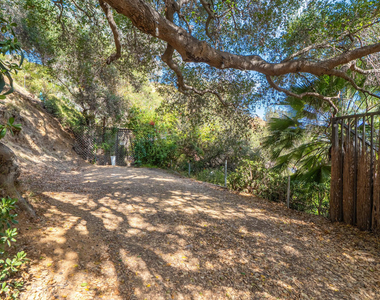 2026 Laurel Canyon Boulevard - Photo Thumbnail 10