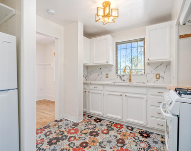 2026 Laurel Canyon Boulevard - Photo Thumbnail 3