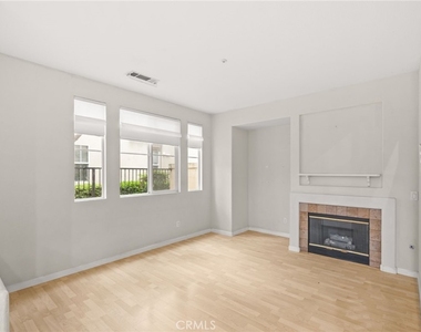 15 Ballard - Photo Thumbnail 4