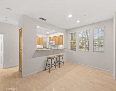 15 Ballard - Photo Thumbnail 9
