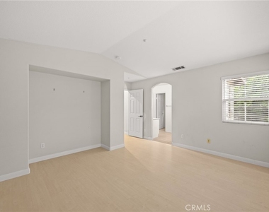 15 Ballard - Photo Thumbnail 16