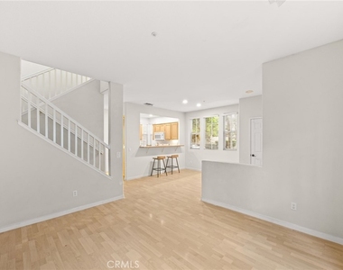 15 Ballard - Photo Thumbnail 7