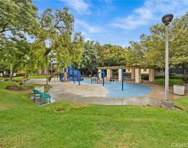 15 Ballard - Photo Thumbnail 26