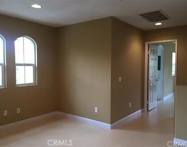 15 Ballard - Photo Thumbnail 3
