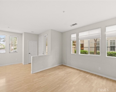 15 Ballard - Photo Thumbnail 5
