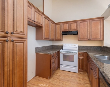 22 Campton Place - Photo Thumbnail 16