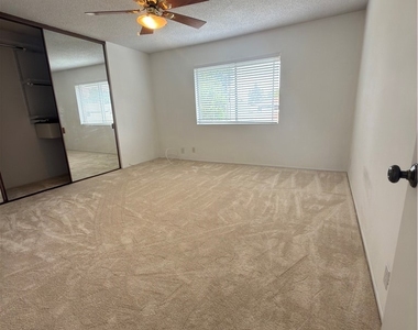 13 Eastmont - Photo Thumbnail 11