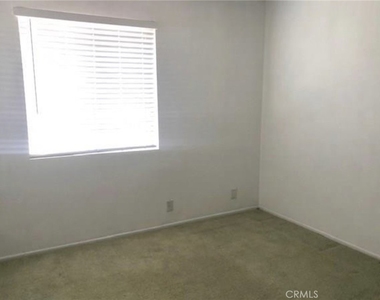13 Eastmont - Photo Thumbnail 7