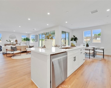 3167 Morningfield Dr - Photo Thumbnail 3