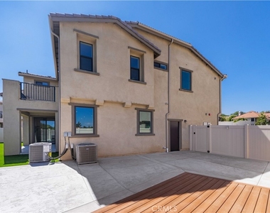 3167 Morningfield Dr - Photo Thumbnail 17