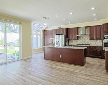 4578 Da Vinci Street - Photo Thumbnail 4