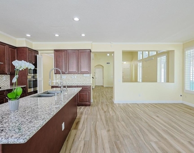 4578 Da Vinci Street - Photo Thumbnail 12