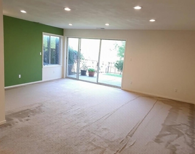 752 University Avenue - Photo Thumbnail 3