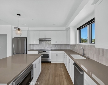 24722 Del Prado - Photo Thumbnail 7