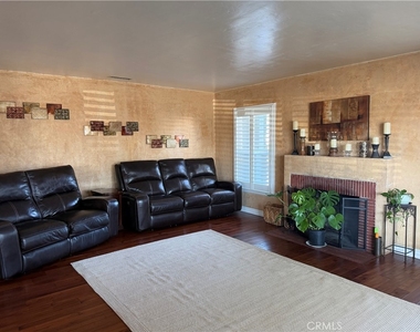 2210 Rockway - Photo Thumbnail 2