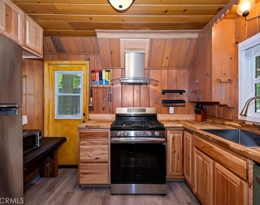 311 Hemlock - Photo Thumbnail 7