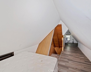 311 Hemlock - Photo Thumbnail 17