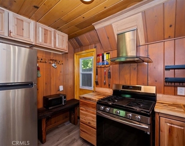 311 Hemlock - Photo Thumbnail 10