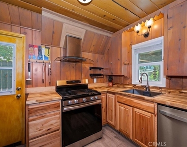 311 Hemlock - Photo Thumbnail 8