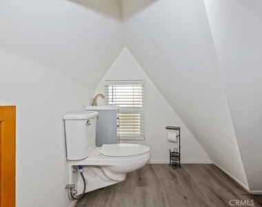 311 Hemlock - Photo Thumbnail 18